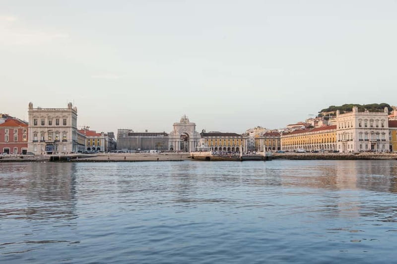 Lisbon: Daytime or Sunset Boat Cruise with History and Wine - Why a Tagus sunset cruise is the best way to orient yourself in Lisbon