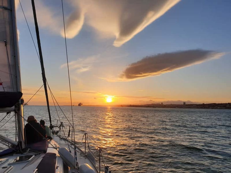 Lisbon: Daytime or Sunset Boat Cruise with History and Wine - The boat experience: comfort, safety, and how the crew keeps it smooth