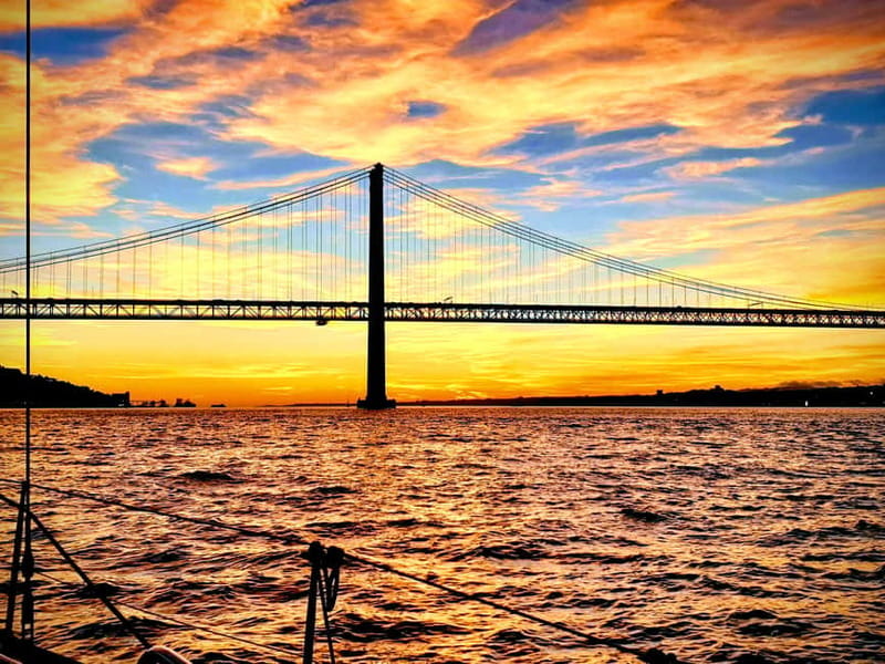 Lisbon: Daytime or Sunset Boat Cruise with History and Wine - Jerónimos to the riverside museum area: seeing Lisbon’s scale from sea level