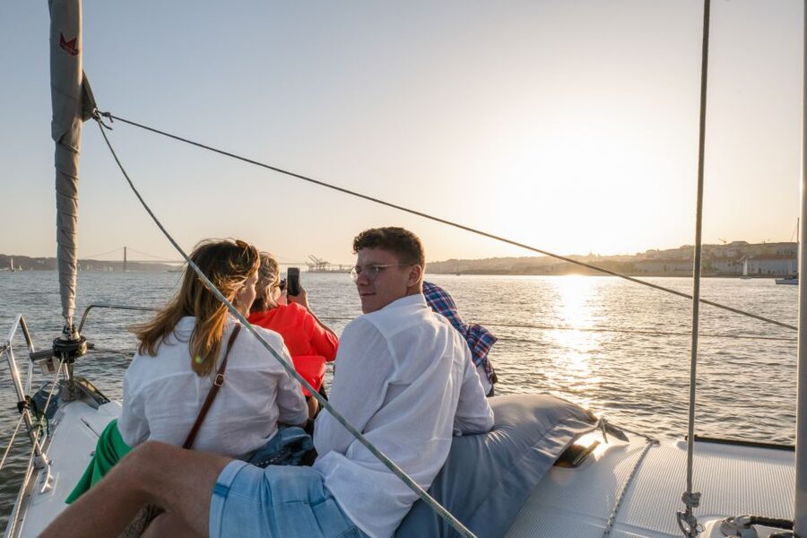 Lisbon: Daytime/Sunset/Night City Sailboat Tour with Drink - The crew commentary and sailing feel: what you actually remember