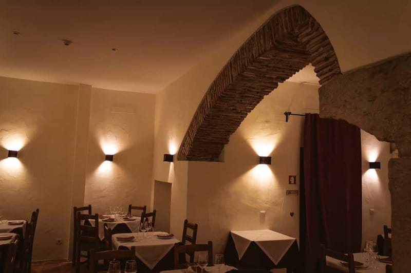 Lisbon: Dinner with Rising Stars of Fado at Canto do Poeta - Canto do Poeta feels like a real Lisbon living room