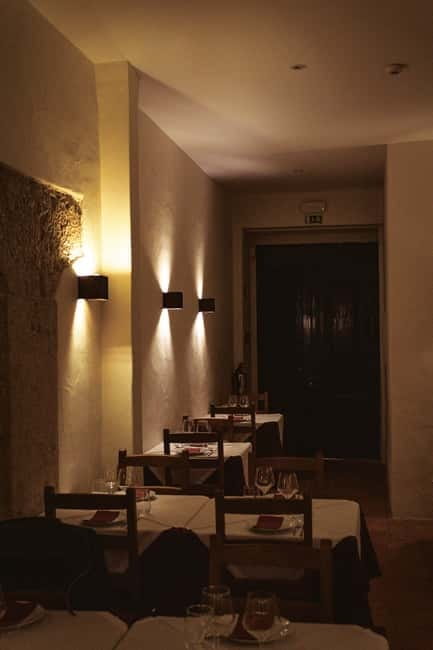 Lisbon: Dinner with Rising Stars of Fado at Canto do Poeta - How the fado show works across the meal