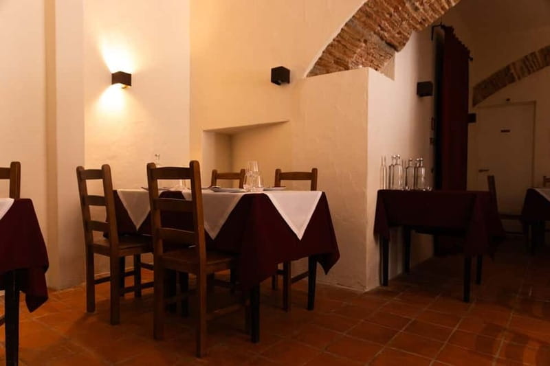 Lisbon: Dinner with Rising Stars of Fado at Canto do Poeta - Who this Lisbon fado dinner suits best