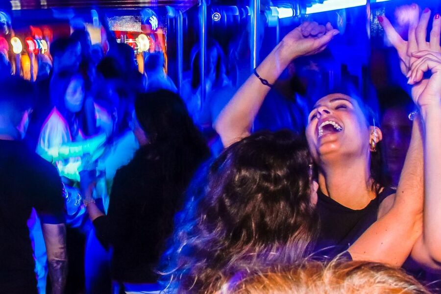 Lisbon: Disco Night Cruise with DJ and Open Bar - The 2-hour route, stop by stop: Commerce Square, bridges, and Belém