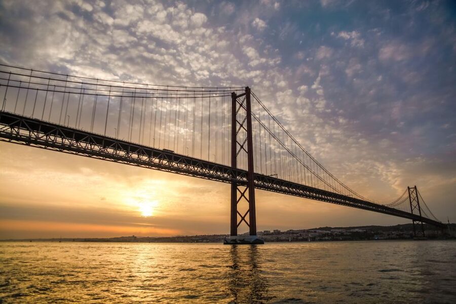 Lisbon: Disco Night Cruise with DJ and Open Bar - DJ, dance floor, and the sound question you should care about