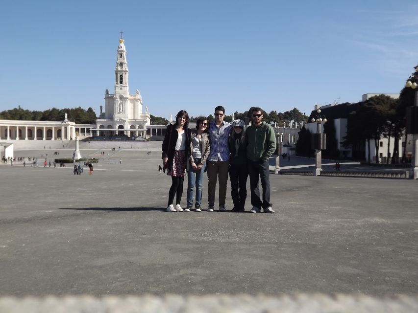 Lisbon: Fatima, Batalha, Nazare and Obidos Tour Hotel Pickup - Óbidos medieval streets: castle walls, crafts, and ginjinha tasting