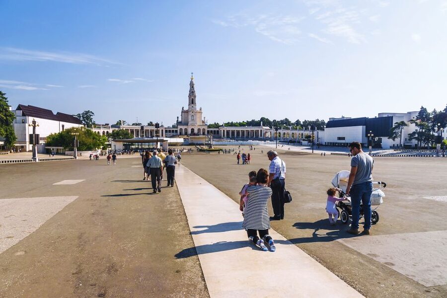 Lisbon: Fatima, Batalha, Nazare and Obidos Tour Hotel Pickup - How a 9-hour plan feels in real life: pacing and crowd reality
