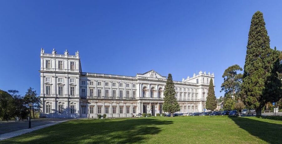 Lisbon: Half-Day City Tour - Alfama and Baixa-Chiado through a digital walking tour