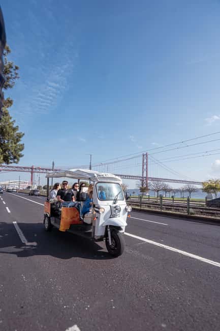Lisbon Highlights: Private Tuk Tuk Sightseeing City Tour - Downtown Lisbon rhythm: Praça do Comércio, Pink Street, Chiado