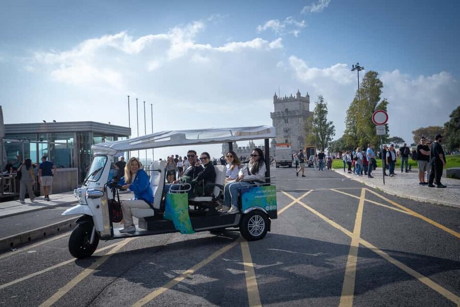 Lisbon Highlights: Private Tuk Tuk Sightseeing City Tour - São Pedro de Alcântara viewpoint: where the day’s photos click