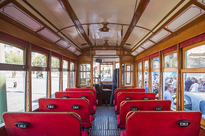 Lisbon Hills Red Tram by Tram 28 route - Audio guide in earphones: what you should listen for