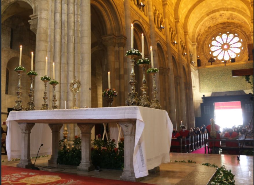 Lisbon: Lisbon Cathedral Entry Ticket - The naves, ambulatory, and radiant chapel ring: where the building tells its story