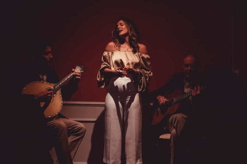 Lisbon: Live Fado Show with Port Wine at Lisboa em Fado - Included port wine (or juice) and how to use it