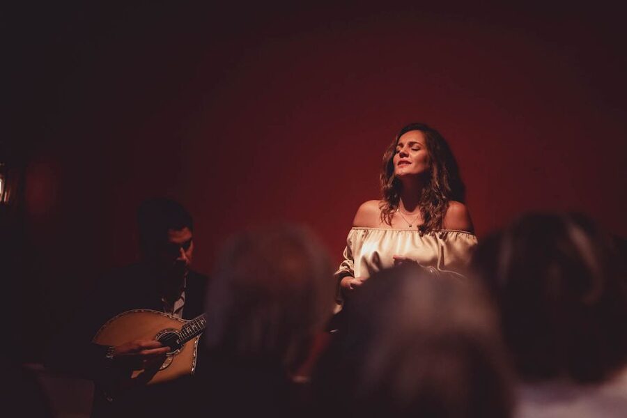 Lisbon: Live Fado Show with Port Wine at Lisboa em Fado - Practical tips that make the difference