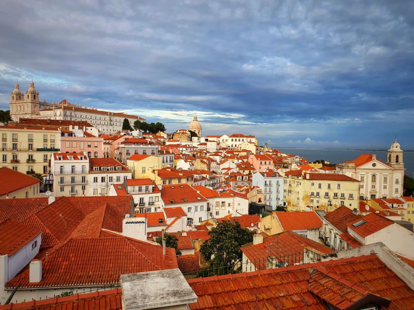 Lisbon: Old Town TukTuk Tour and Scenic Viewpoints in Alfama - Getting picked up: meeting point, hotel stops, and cruise logistics