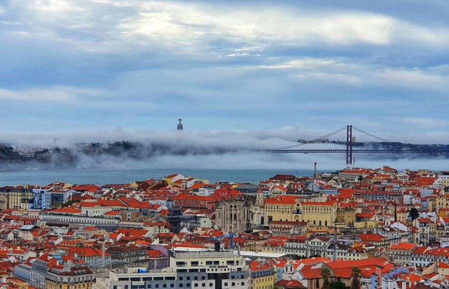 Lisbon: Old Town TukTuk Tour and Scenic Viewpoints in Alfama - Lisbon Cathedral and Church of Saint Anthony: a strong start without the stamina tax