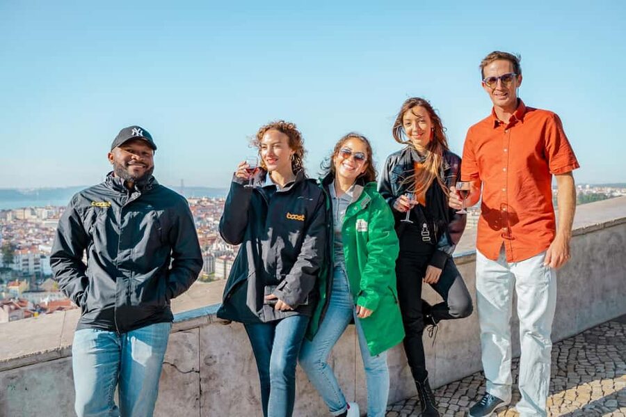 Lisbon on a Tuk Tuk Tour: History & Viewpoints - Central Lisbon squares: Restauradores, Rossio, and the urban rhythm