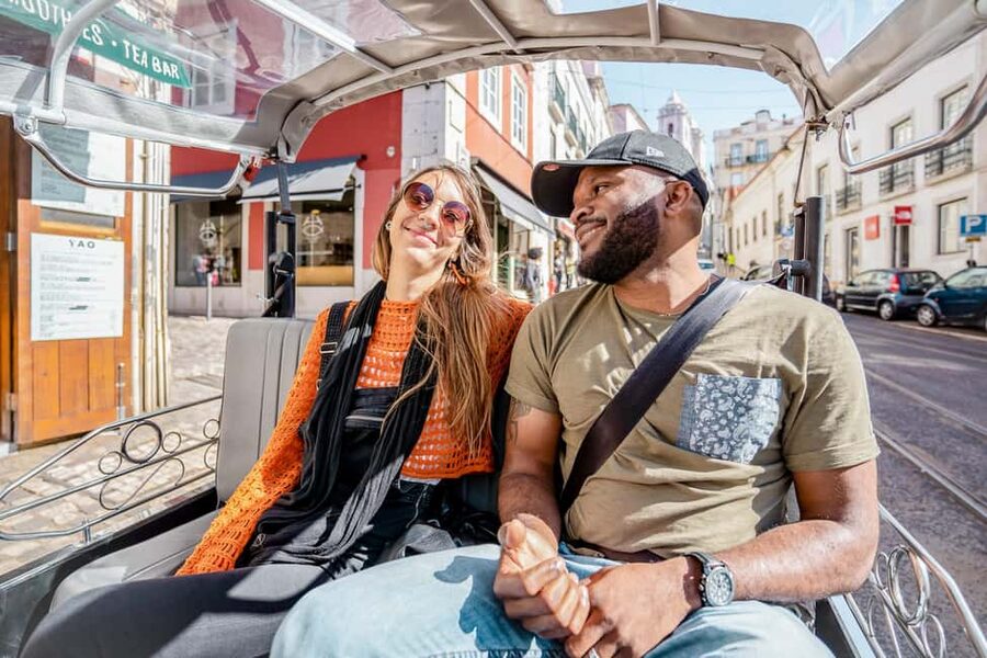 Lisbon on a Tuk Tuk Tour: History & Viewpoints - How guides shape the day with real Lisbon storytelling