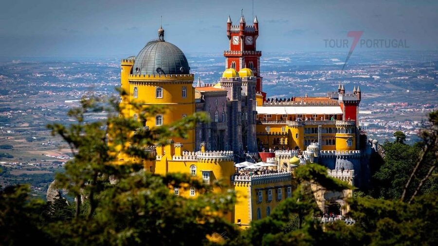 Lisbon: Pena Palace, Moorish Castle, Qta. Regaleira & Sintra - Castle of the Moors: start high, see far, then walk the walls