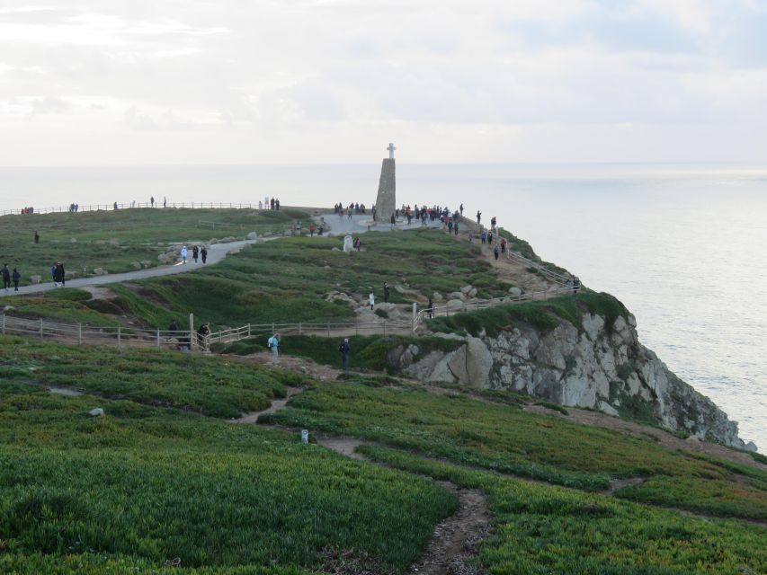 Lisbon: Pena, Regaleira & Atlantic Coast Tour with a Local - Why this small-group Sintra day feels like a local friend outing