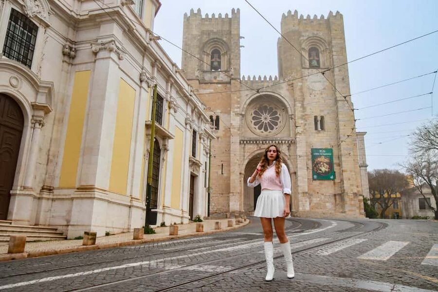 Lisbon: Photoshoot with a Professional Local Photographer - São Pedro de Alcântara: your final viewpoint payoff