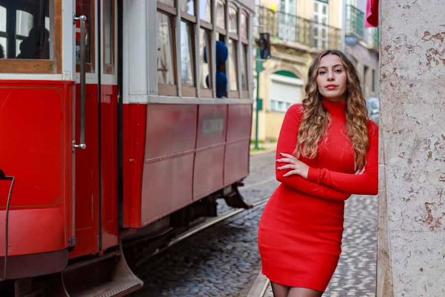 Lisbon: Photoshoot with a Professional Local Photographer - Cathedral of Lisbon to Santa Luzia: old stone meets great light