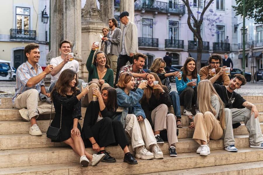 Lisbon: Private Dark History Walking Tour with Drinks - Largo do Carmo: the starting point for a dark-nights mood