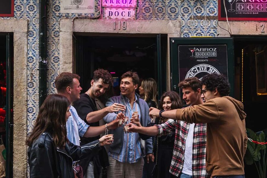 Lisbon: Private Dark History Walking Tour with Drinks - Booking tips that make your night smoother