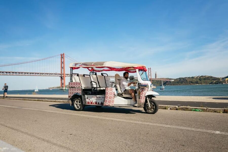 Lisbon: Private Guided Tuk-Tuk Tour with Hotel Pickup - Key highlights at a glance