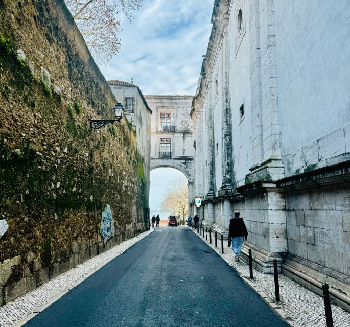 Lisbon: Private Sightseeing Tour by Tuk-Tuk - Passing the National Pantheon of Santa Engracia, so you still get the dome moment