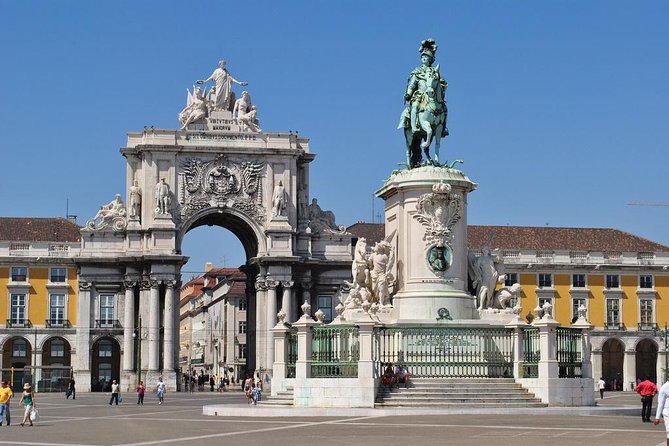 Lisbon Private Tour - The best introduction to the city - Entering Lisbon at Praça do Comércio (Where Your Bearings Click)