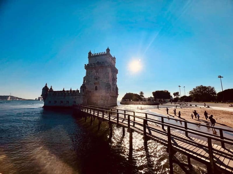 Lisbon: Private Tuk Tuk Tour with Polaroid Photos - Commerce Square, Rua Augusta Arch, and the long view of the river side