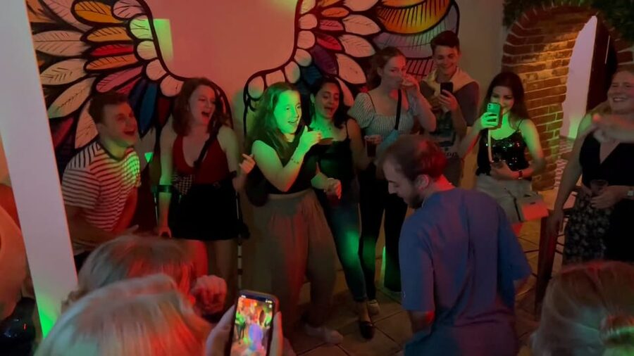 Lisbon Pub Crawl: Unlimited Drinks, Shots & V.I.P Club Entry - Bairro Alto: guided wandering for 1.5 hours with the crowd in sync