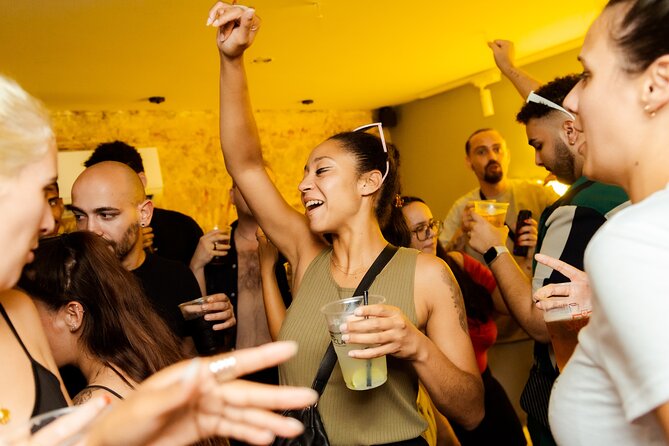 Lisbon: Pub Crawl with Open Bar, Shots & VIP Club Entry - Stop 2: 1 hour unlimited beer and sangria