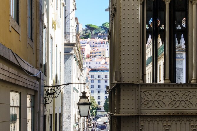 Lisbon Revelation Tour - Largo do Carmo to Chiado: architecture, politics, and scale