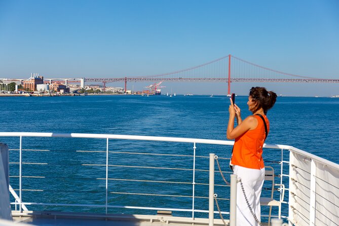 Lisbon River Boat Sightseeing Tour with a Drink - Bugio Lighthouse and the Fort of São Lourenço do Bugio