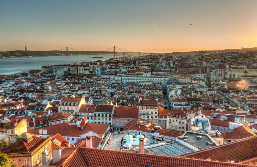 Lisbon's historic old town in a tuk-tuk in German - Miradouro da Senhora do Monte: The View That Explains Lisbon
