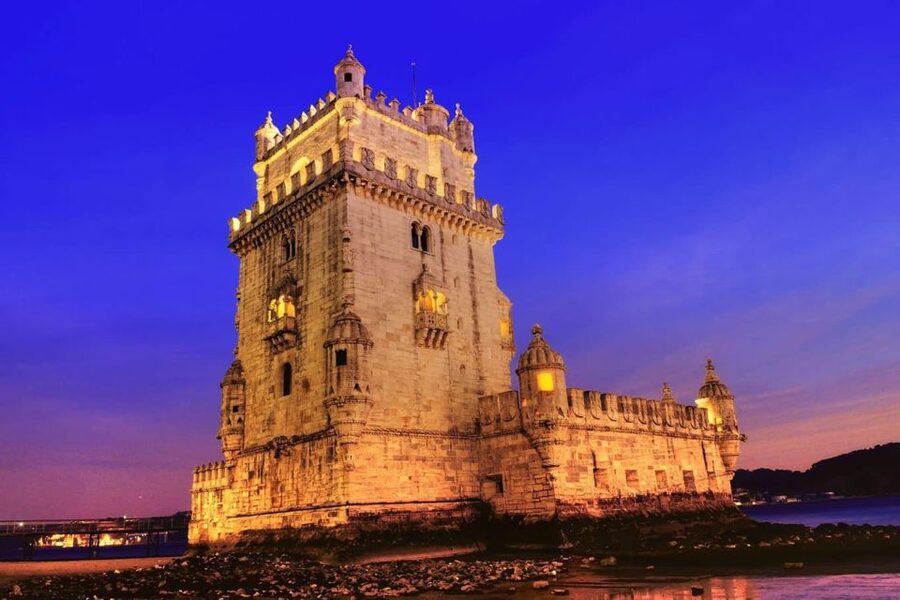 Lisbon: Sailboat Tour w/ Local Guide and Open Bar Green Wine - Winter comfort: what to pack when Lisbon has that river wind