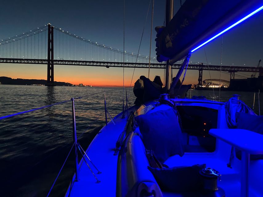 Lisbon: Sailboat Tour w/ Local Guide and Open Bar Green Wine - Comfort details that make the small-boat difference