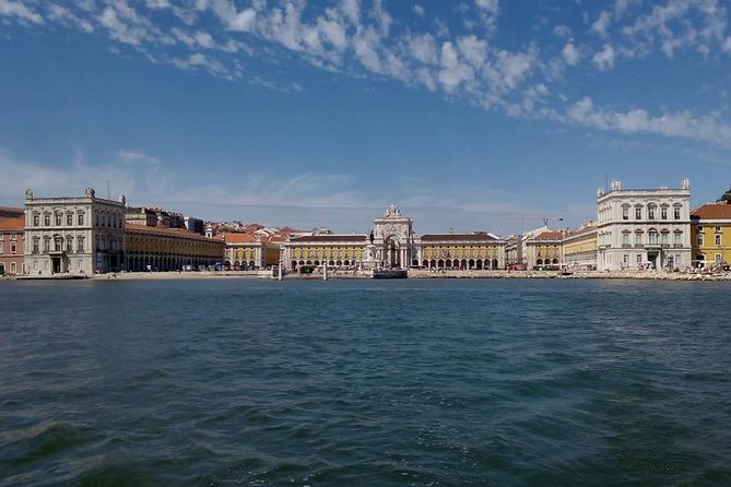 Lisbon Sailing Tour: 2-Hour Cultural Scenic Cruise with Wine - Sailing the Tagus: the simple upgrade that makes Lisbon feel new