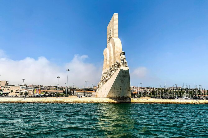 Lisbon Sailing Tour: 2-Hour Cultural Scenic Cruise with Wine - The route, stop by stop: Jerónimos, Belém, Praça do Comércio, and beyond
