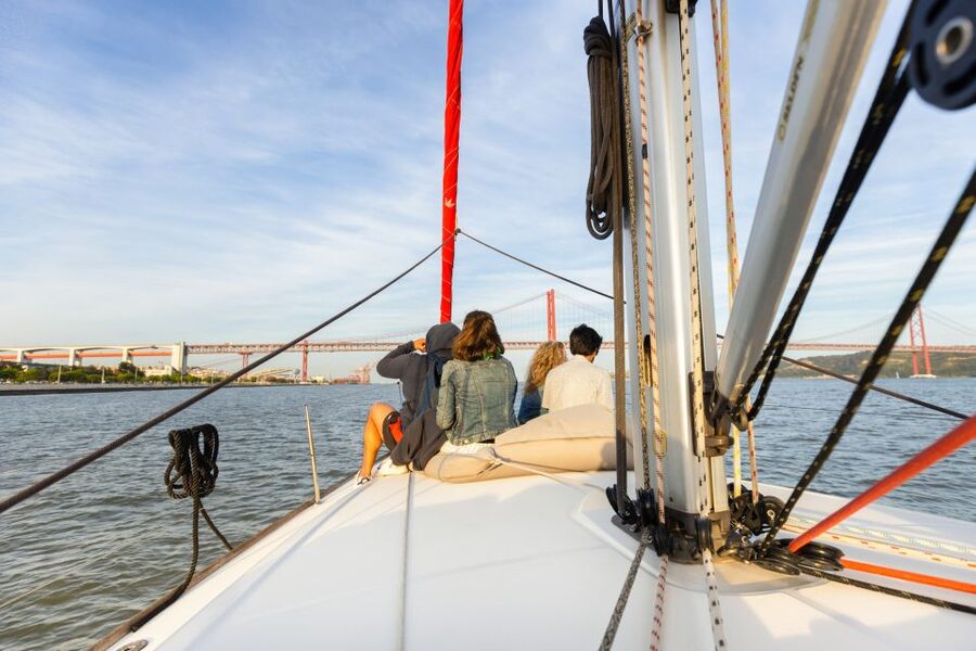 Lisbon: Sailing Tour on the Tagus River - Sailing the 25 de Abril Bridge to Monument of Discoveries
