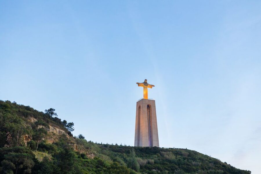 Lisbon: Sailing Tour on the Tagus River - Sunset Option: Romantic Skyline Time Over the Tejo