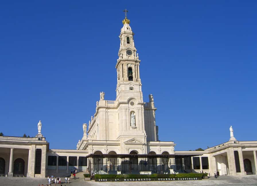 Lisbon: Sanctuary Fátima & Little Shepperd Town Guide Tour - The Drive Out of Lisbon: 1.5 Hours That Save You Stress