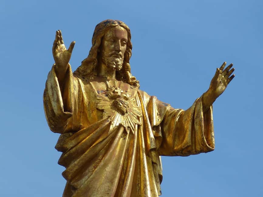 Lisbon: Sanctuary Fátima & Little Shepperd Town Guide Tour - Basilica of Our Lady of the Rosary: Tombs, Stained Glass, and Quiet Focus