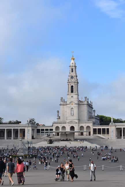 Lisbon: Sanctuary Fátima & Little Shepperd Town Guide Tour - Basilica of the Holy Trinity and Museu de Cera: Old Meets New