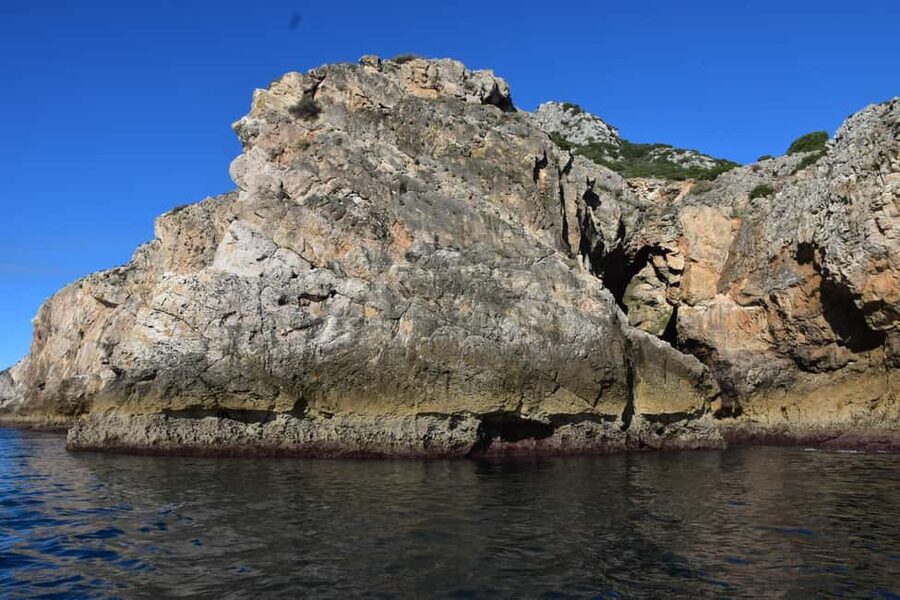 Lisbon: Sesimbra Kayak Discovery Experience - Kayaking in Arrábida and the Maritime Reserve: cliffs, caves, and real geology