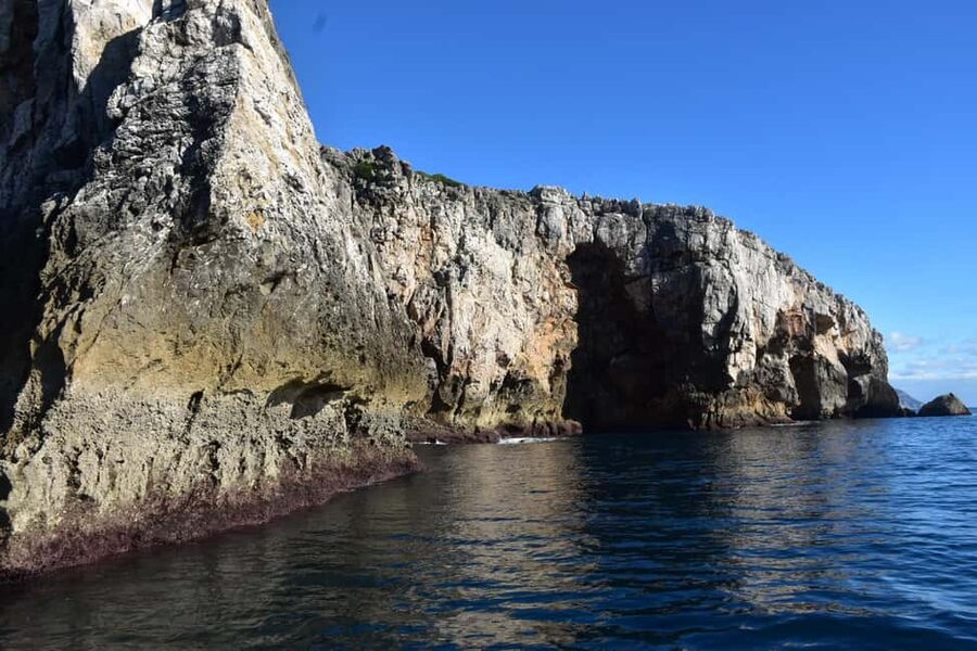 Lisbon: Sesimbra Kayak Discovery Experience - Transportation, timing, and group size: why it feels easy