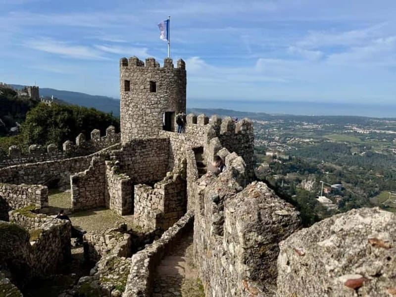 Lisbon: Sintra, Pena Palace, Moorish Castle & Regaleira Tour - Pena Palace: how to enjoy the colors, the views, and the fairytale feeling