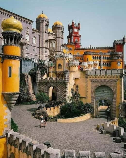 Lisbon: Sintra, Pena Palace, Moorish Castle & Regaleira Tour - Sintra Old Town: why a short stop still makes sense